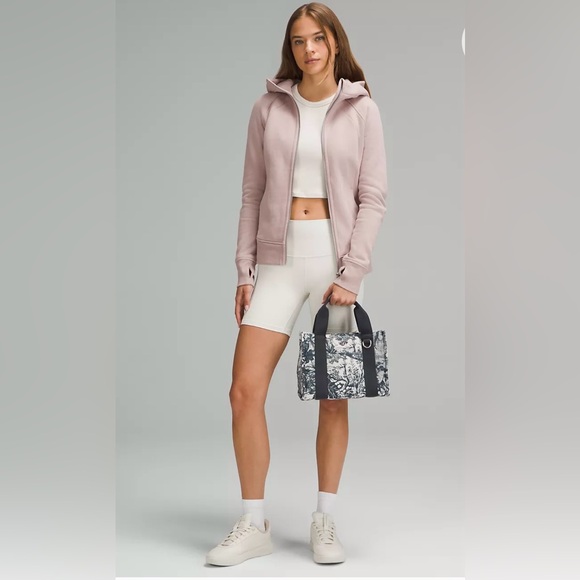 NWT Lululemon Boxy Mini Tote *Print - 4.5L Sketch Turtledove Navy/Obsidian - Picture 4 of 16